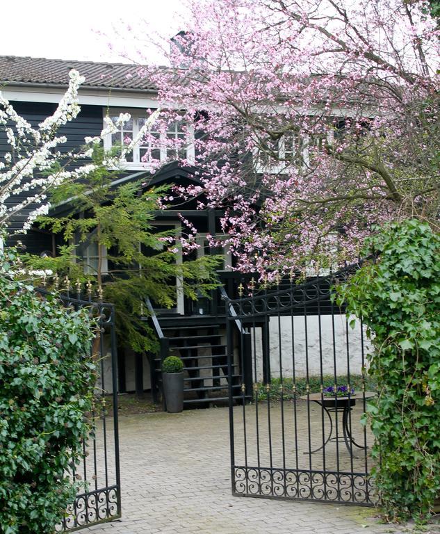 Hotel Kirsten Piil Bed & Breakfast Klampenborg Exterior photo